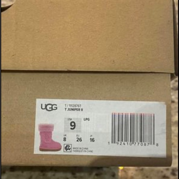 SOLD.Kids Uggs Juniper II size 9 brand new - Picture 3 of 3